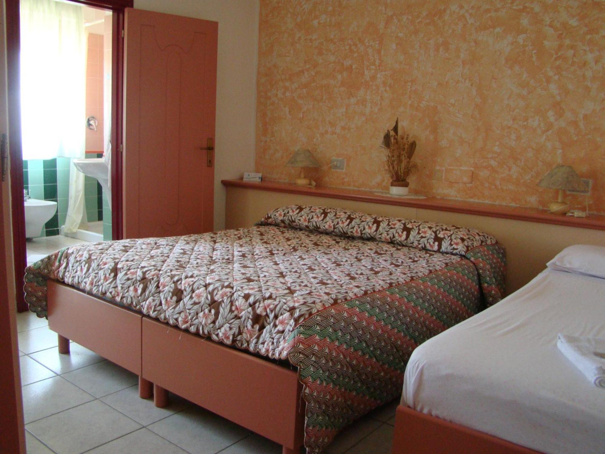 Hotel S'Ustiarvu- Nuova Gestione Cala Liberotto Exterior foto