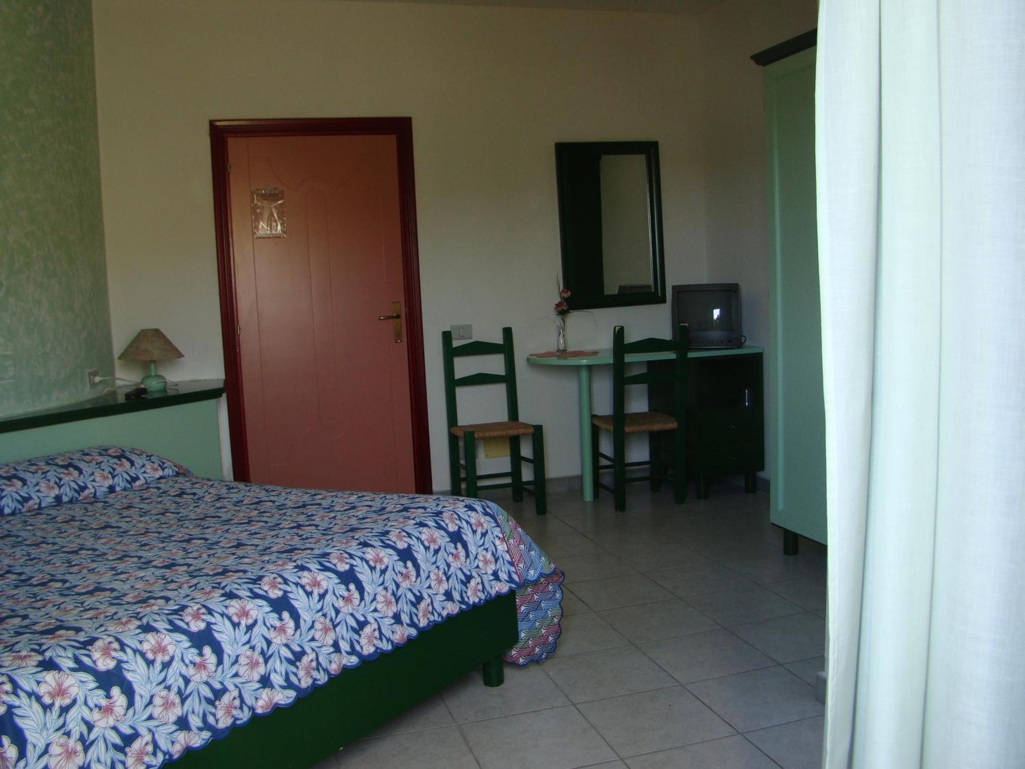Hotel S'Ustiarvu- Nuova Gestione Cala Liberotto Exterior foto